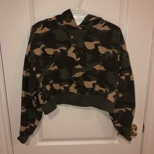 Camo H&M Cropped Hoodie